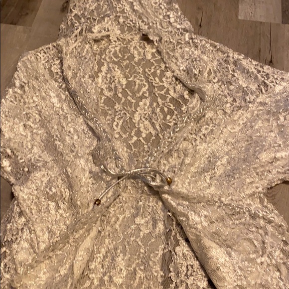 VTG Very fancy Lace and Pearl coverup - Picture 6 of 8